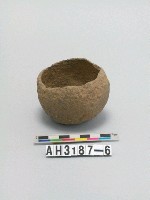 藏品(黑色夾粗砂小型陶缽)的圖片